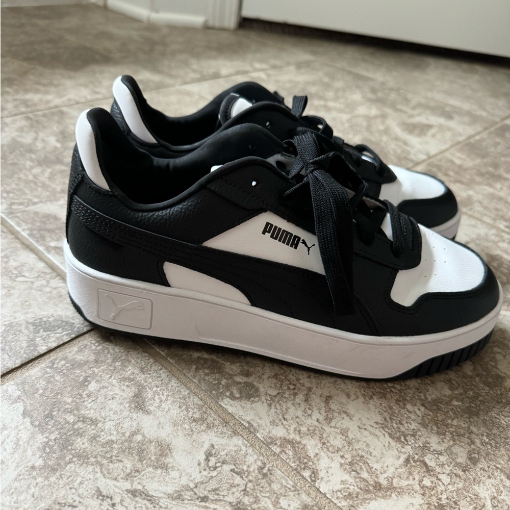 Women’s Puma’s 9.5